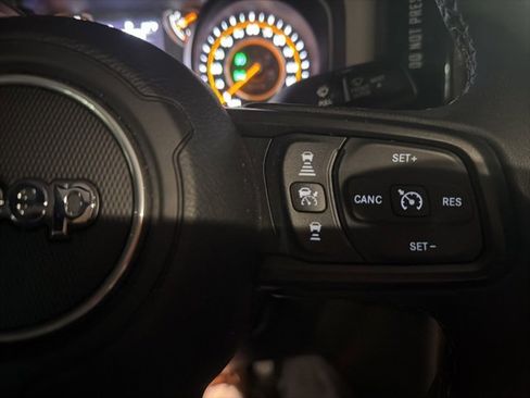 Used 2024 Jeep Gladiator Sport image 10