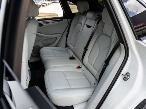 Certified 2026 Porsche Macan S AWD/4WD image 37