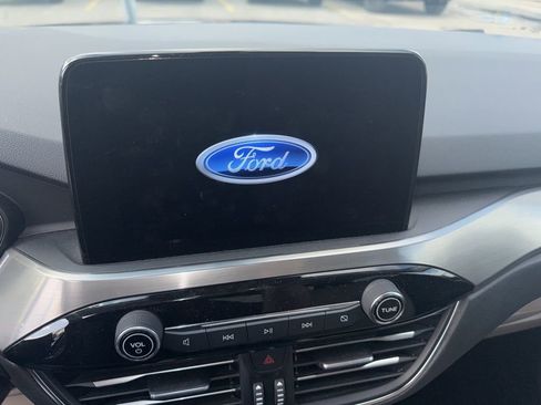 Used 2022 Ford Escape Titanium image 18