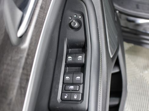 Used 2023 Jeep Grand Cherokee Limited w/ Black Appearance Package image 7