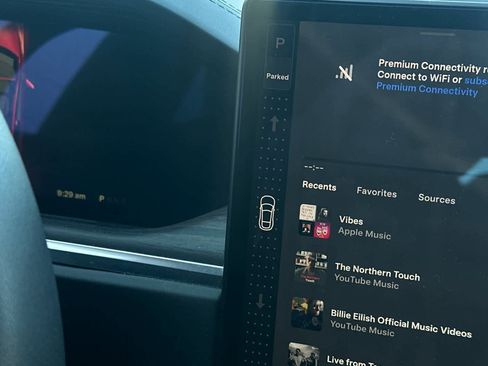 Used 2024 Tesla Model S image 23