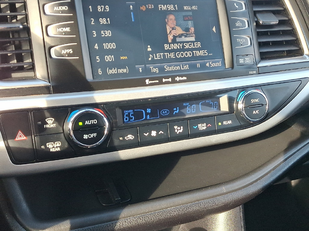 Certified 2019 Toyota Highlander SE AWD/4WD image 17