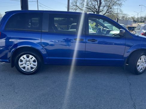Used 2019 Dodge Grand Caravan SE w/ Mopar Premium Addition Group image 9