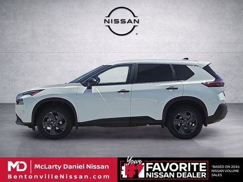 Used 2023 Nissan Rogue S AWD/4WD image 3
