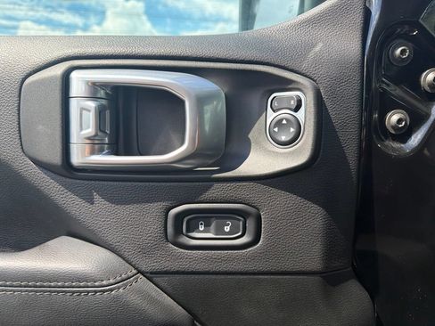 Used 2021 Jeep Wrangler Unlimited Sahara AWD/4WD image 18