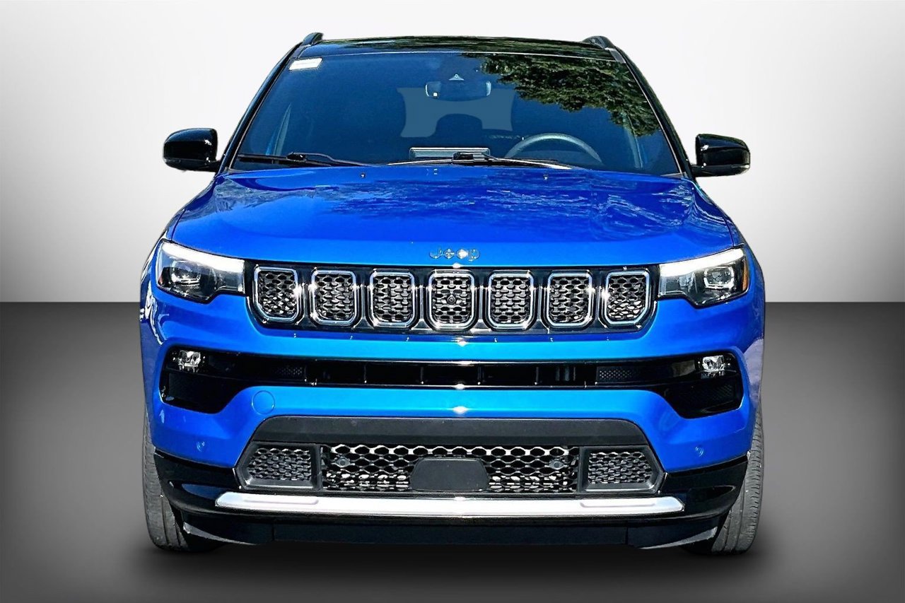 Used 2024 Jeep Compass Limited w/ Elite Group AWD/4WD image 3