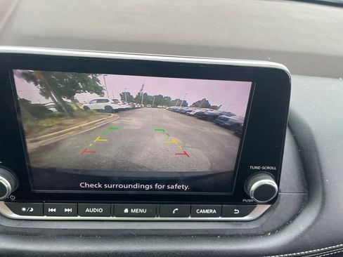 Used 2023 Nissan Rogue S FWD image 13