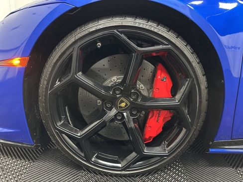 Used 2020 Lamborghini Huracan EVO image 38