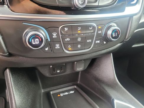 Used 2023 Chevrolet Traverse LT AWD/4WD image 25