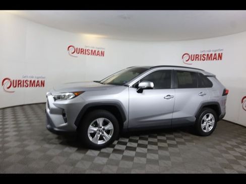 Used 2021 Toyota RAV4 XLE w/ Convenience Package FWD image 6
