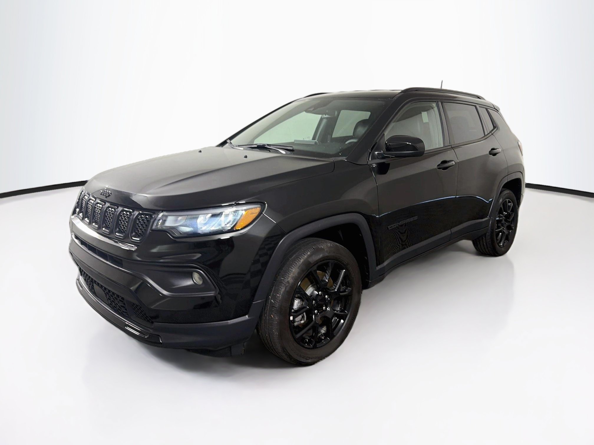 Used 2023 Jeep Compass Latitude AWD/4WD image 3