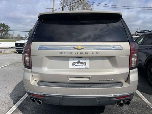 Used 2021 Chevrolet Suburban Premier w/ Premium Package image 5