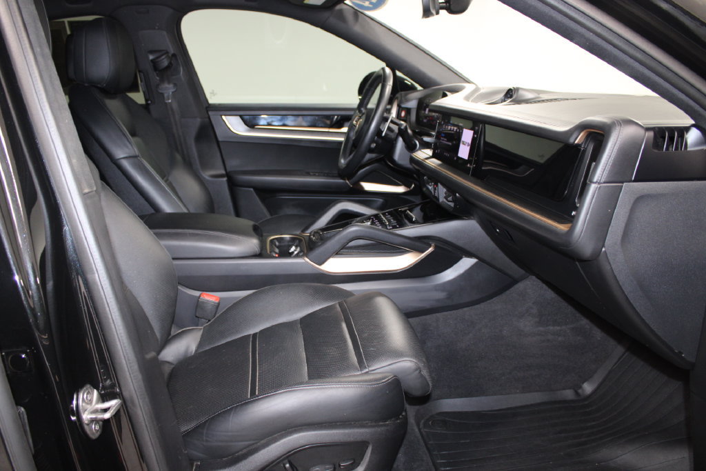 Used 2024 Porsche Cayenne Coupe AWD/4WD image 27