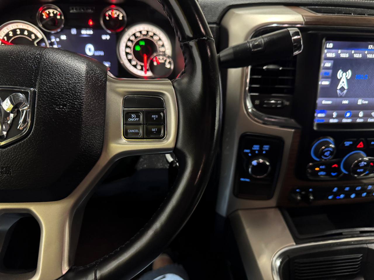 Used 2018 RAM 2500 Laramie w/ Convenience Group AWD/4WD image 24