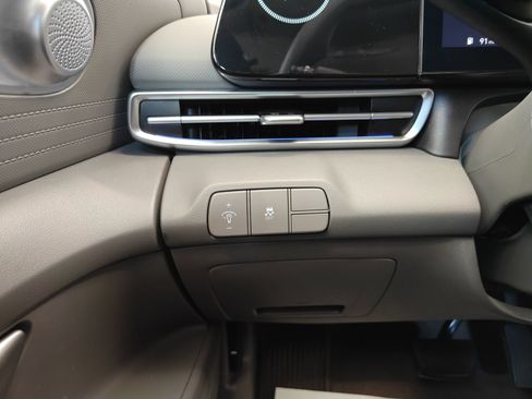 Used 2024 Hyundai Elantra SEL FWD image 15