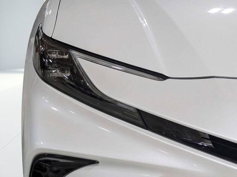 Used 2025 Toyota Camry XSE FWD image 9