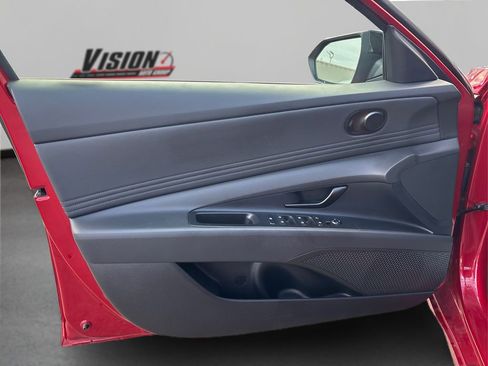 Certified 2025 Hyundai Elantra Sport image 23
