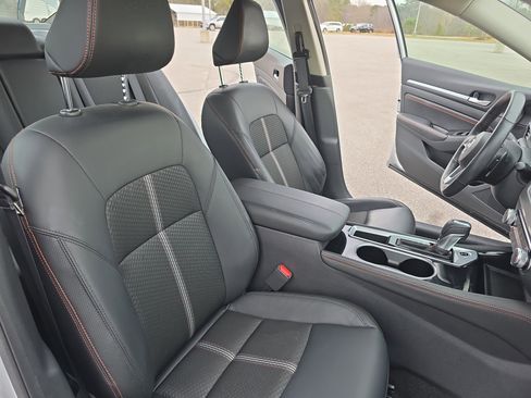 Used 2023 Nissan Altima 2.5 SR image 10