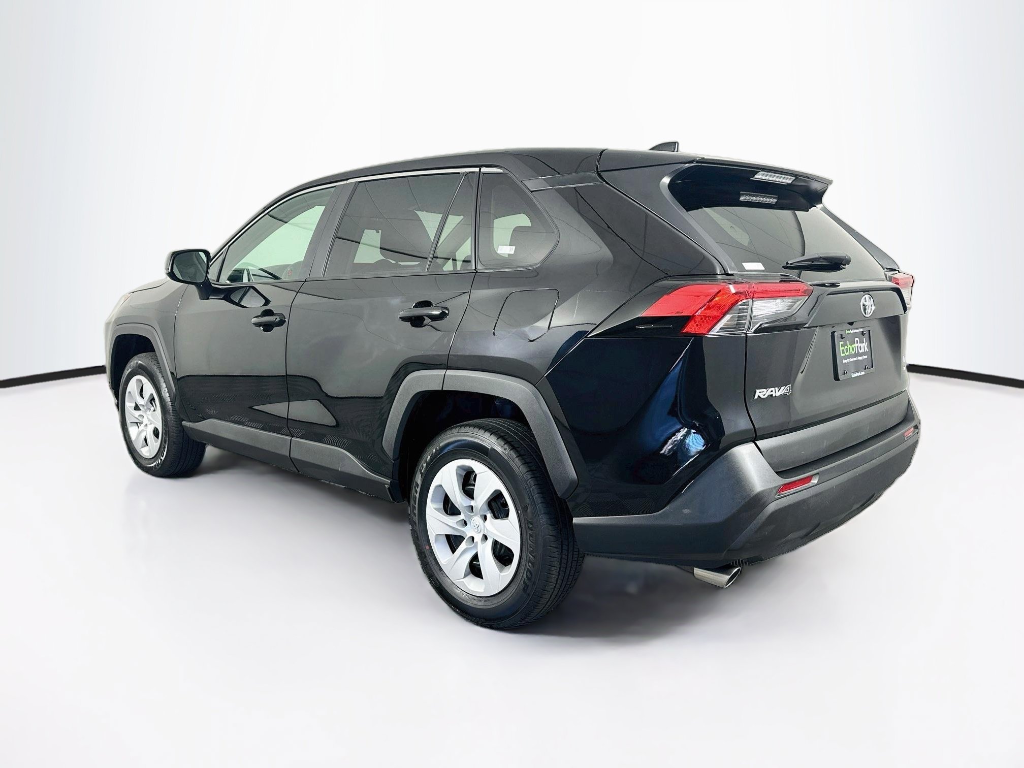 Used 2025 Toyota RAV4 LE AWD/4WD image 5
