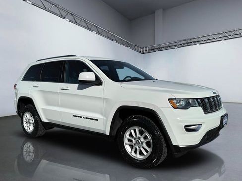 Used 2019 Jeep Grand Cherokee Laredo AWD/4WD image 9