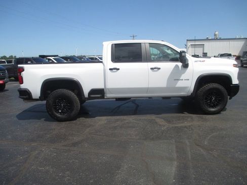 Used 2025 Chevrolet Silverado 2500 ZR2 w/ Technology Package AWD/4WD image 5