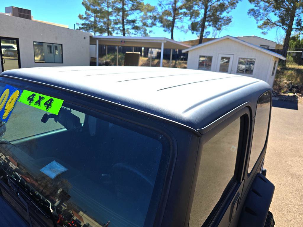 Used 2004 Jeep Wrangler X w/ Convenience Group AWD/4WD image 12