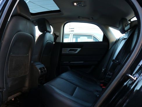 Used 2016 Jaguar XF Prestige image 40