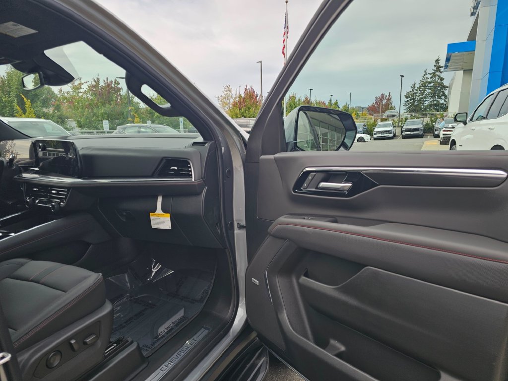 New 2026 Chevrolet Suburban RST w/ RST Capability Package AWD/4WD image 12