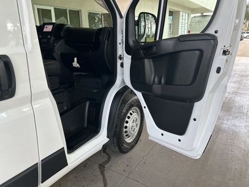 Used 2025 RAM ProMaster 2500 w/ Convenience Group FWD image 25