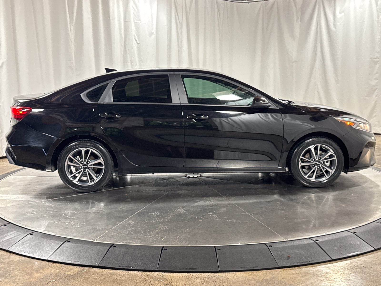 Certified 2024 Kia Forte LXS FWD image 6