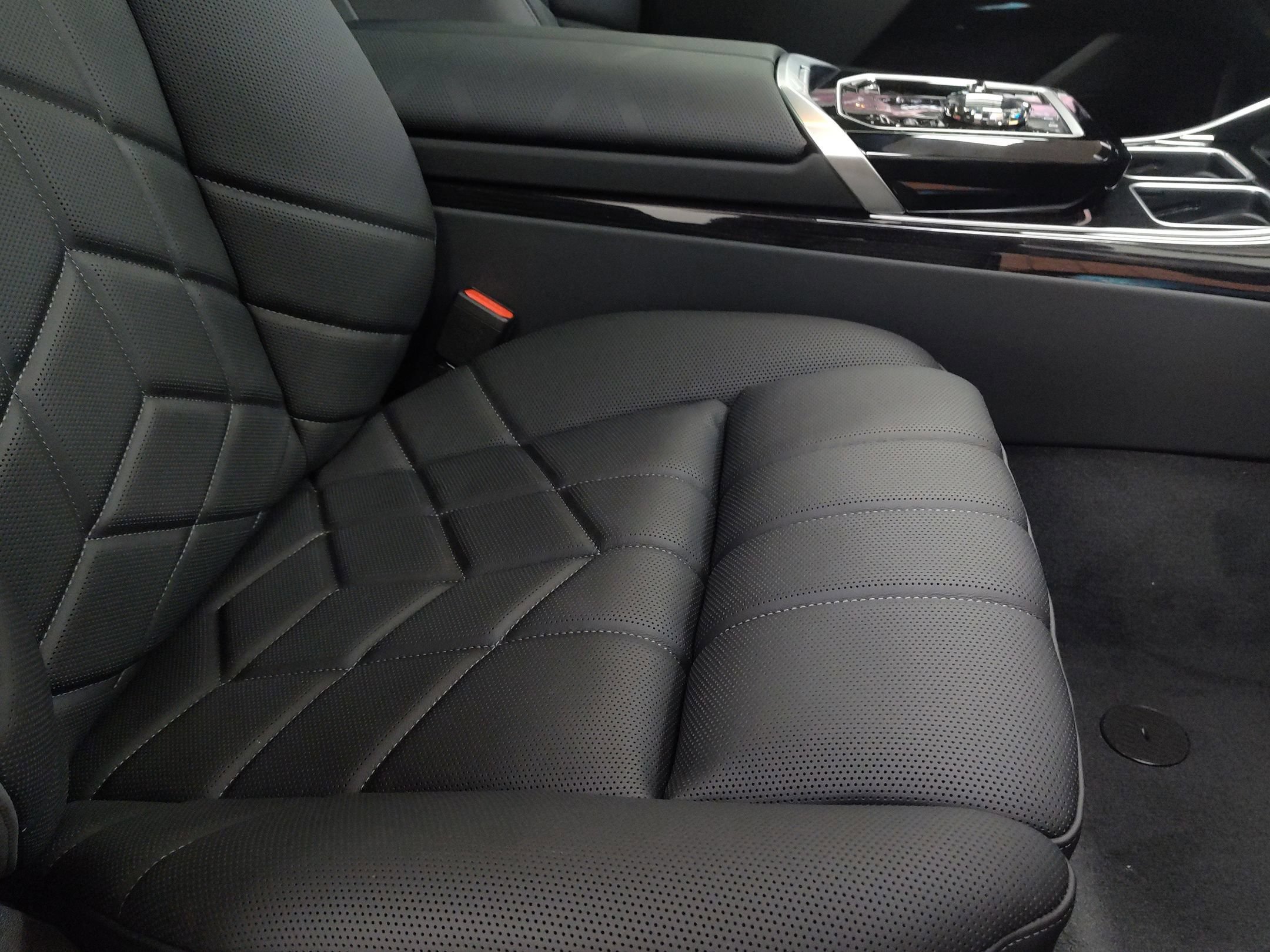 Used 2026 BMW 750e xDrive w/ Executive Package AWD/4WD image 26