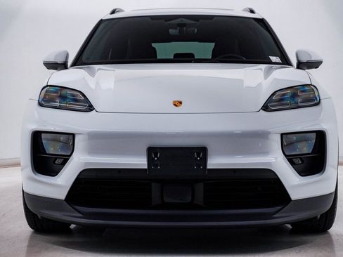 Certified 2025 Porsche Macan 4S Electric AWD/4WD image 6