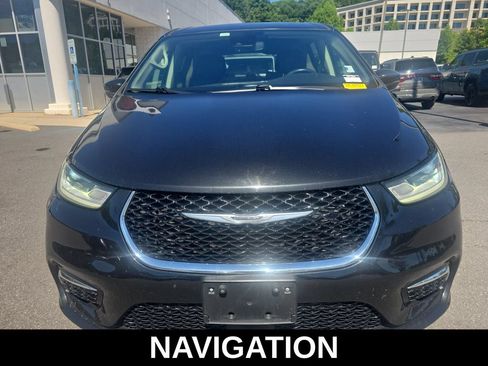 Used 2022 Chrysler Pacifica Touring-L FWD image 11