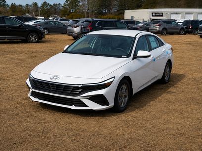 New 2026 Hyundai Elantra SE