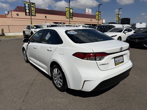 Used 2024 Toyota Corolla LE FWD image 5
