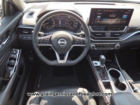 Used 2023 Nissan Altima 2.5 SR w/ SR Premium Package FWD image 5