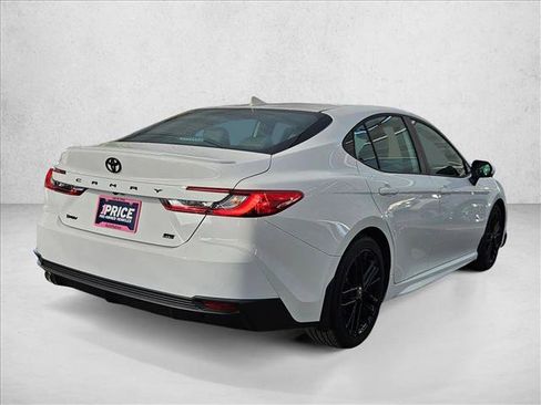 Used 2025 Toyota Camry SE FWD image 5