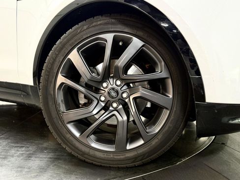 Used 2017 Land Rover Discovery HSE AWD/4WD image 10