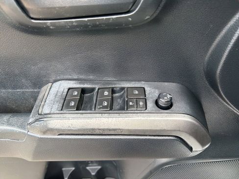 Used 2019 Toyota Tacoma SR5 AWD/4WD image 29