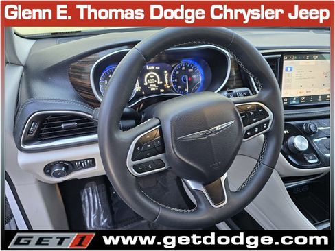 Certified 2024 Chrysler Pacifica Limited image 16