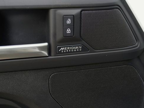 Used 2026 Land Rover Defender 110 X-Dynamic SE AWD/4WD image 13