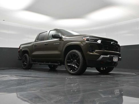Used 2024 Chevrolet Colorado Z71 w/ Z71 Convenience Package 2 image 18