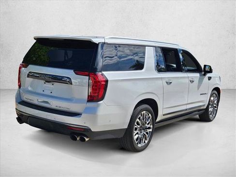 Used 2023 GMC Yukon XL Denali Ultimate AWD/4WD image 5