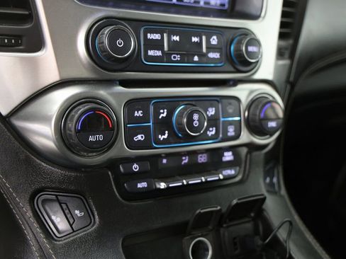 Used 2019 Chevrolet Suburban LT image 6