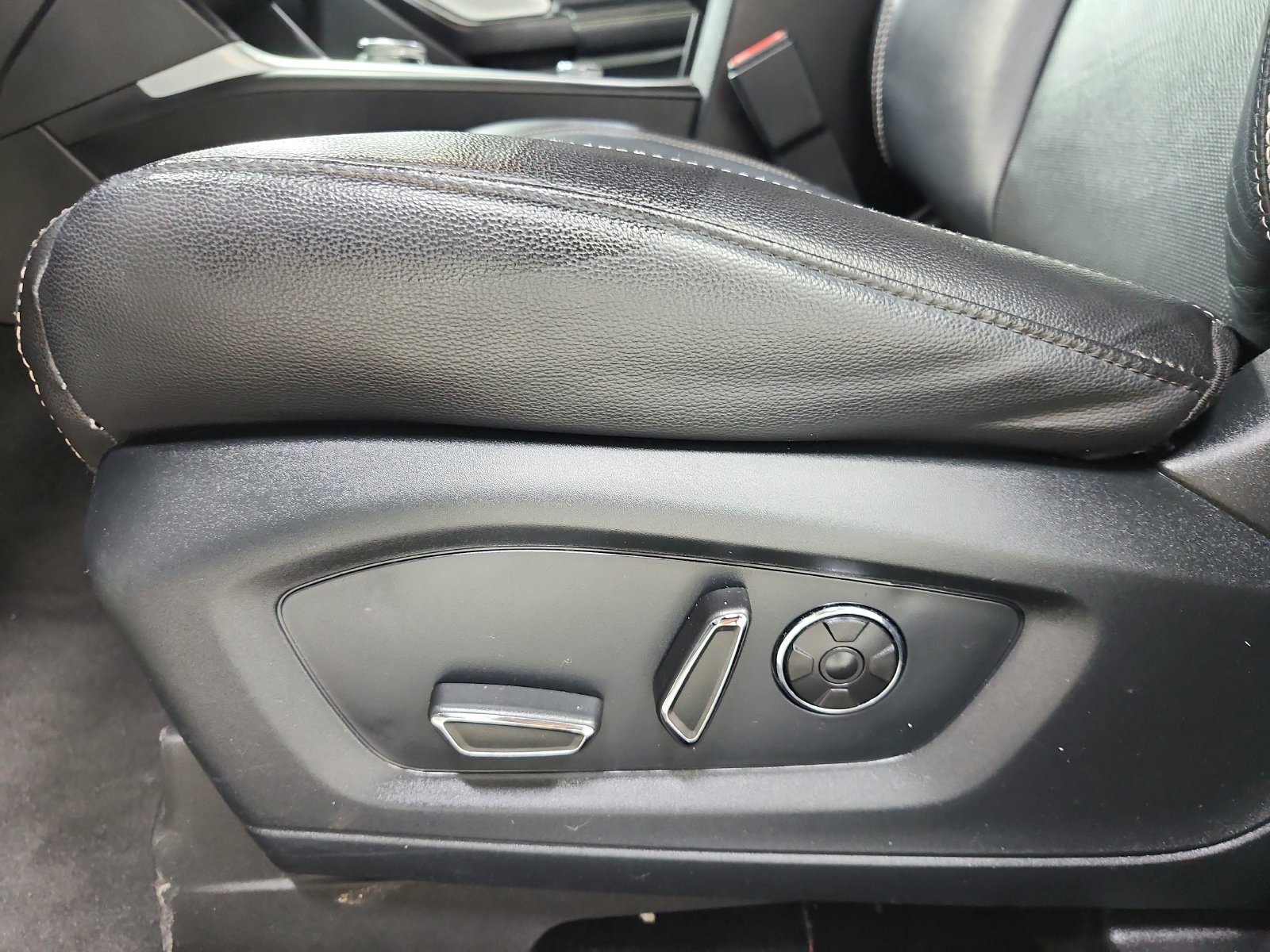 Used 2020 Ford Explorer ST w/ ST Street Pack AWD/4WD image 11