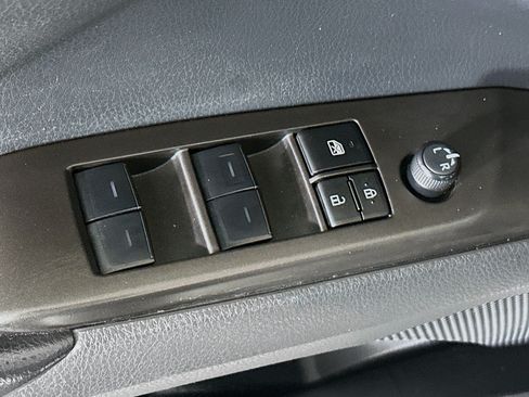 Used 2023 Toyota Camry SE FWD image 13