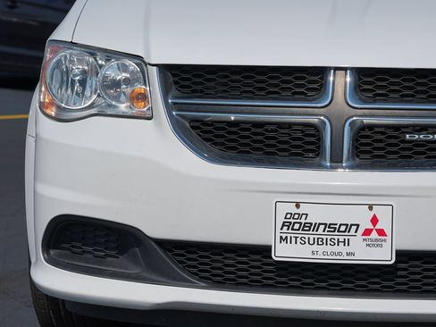 Used 2018 Dodge Grand Caravan SE w/ UConnect Hands-Free Group FWD image 9