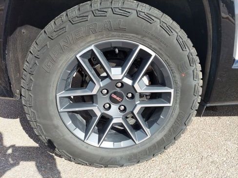Used 2026 GMC Terrain AT4 w/ LPO, Black Badging Package AWD/4WD image 10