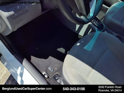 Used 2016 Hyundai Accent SE FWD image 19