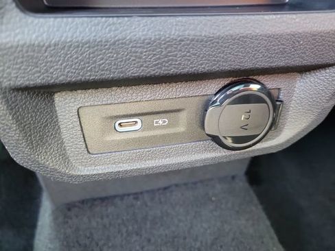 Certified 2023 Volkswagen Tiguan SE R-Line FWD image 11